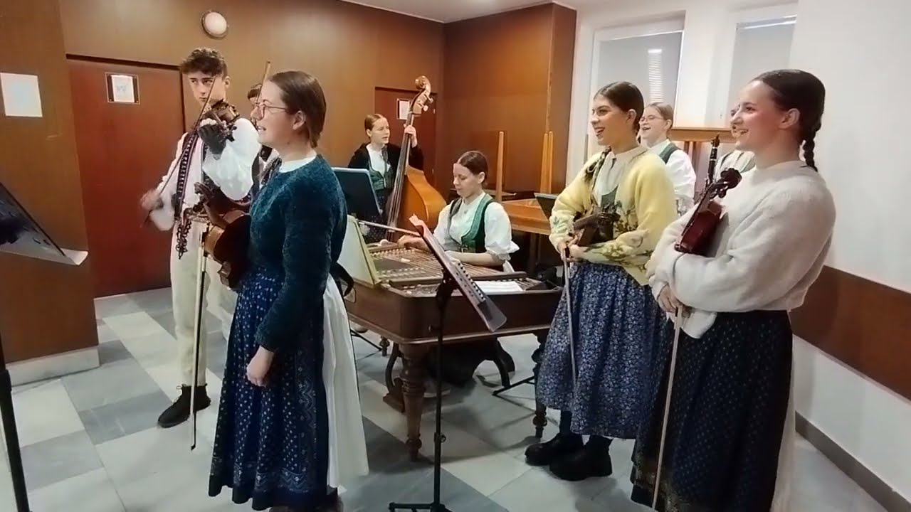 A ja tak&aacute; čarn&aacute;, A od Pre&scaron;ova - CM Klobuč&aacute;nek - vestibul kulturn&iacute;ho domu VK 1.12.2023
