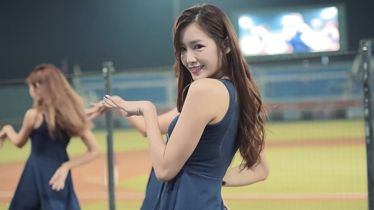 2020.09.09_桃園棒球場_RAKUTEN GIRLS 菲菲 李恩菲 Aviva _中場表演 (Thumbs Up  - MOMOLAND 모모랜드 )