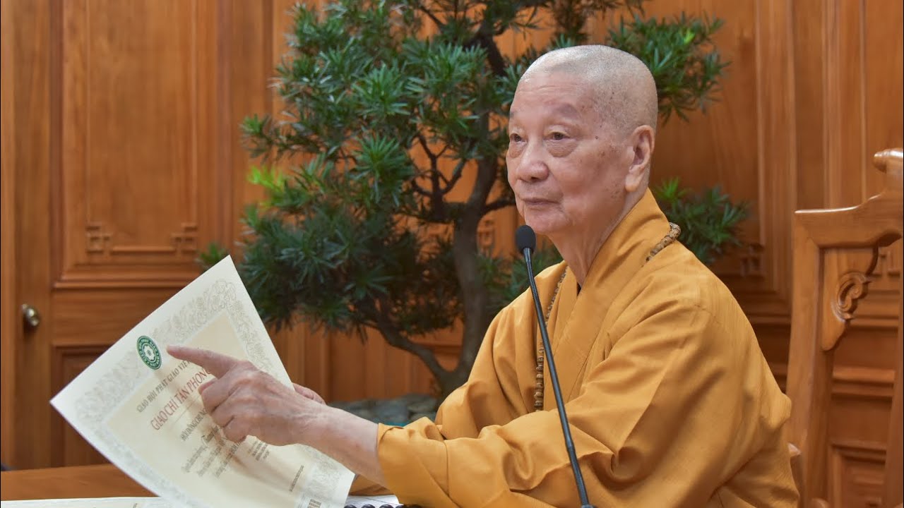 Chư vị Trưởng lão Thường trực Hội đồng Chứng minh họp phiên thứ 5 kiểm điểm và thảo luận Phật sự