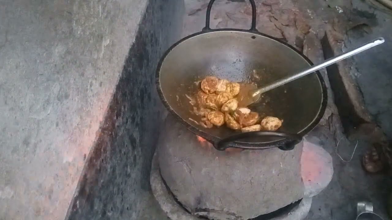 উত্তরবঙ্গের জনপ্রিয় খাবার কুমড়াবড়ি দিয়ে গাছের টাটকা টাটকা সবজি সাথে মাছের তেল ঝাল।