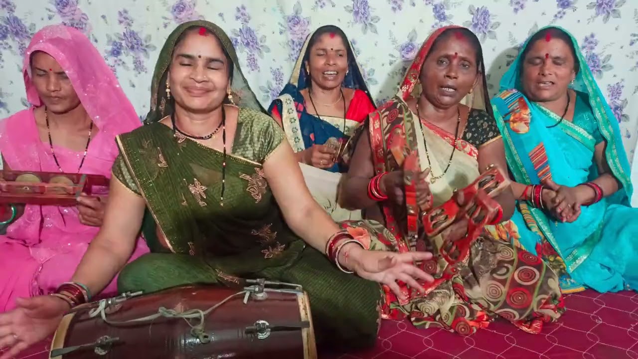 मोहन ने मुरलिया बजाई रे मोए राते नीद ना आई ये !! 😌🥰💜