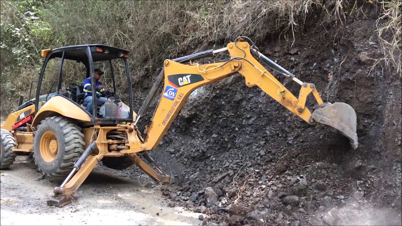 Desarrollo Vial  Trabajando En La Carreterra Pinalito-Henequen