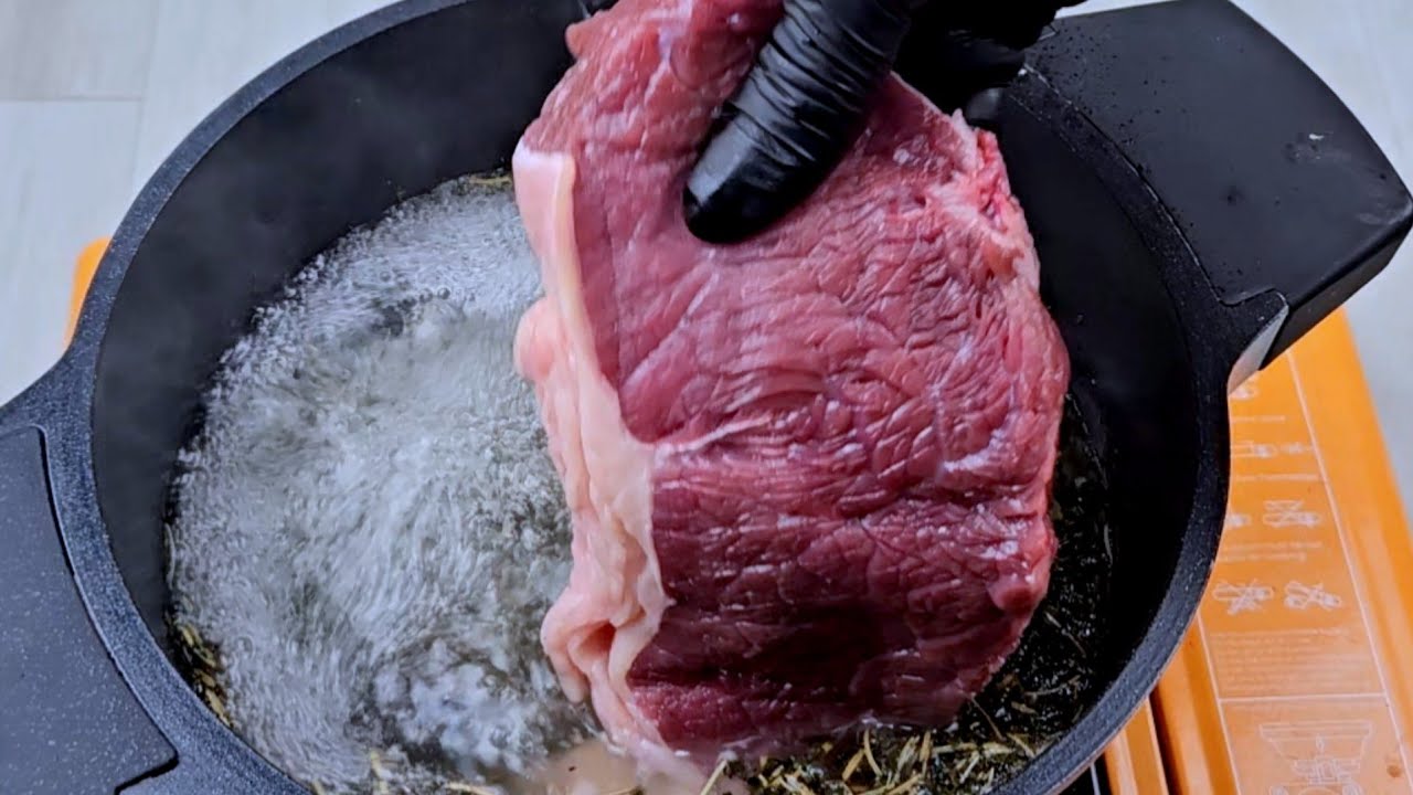 Coloque uma carne em água fervente, aprendi isso em uma churrascaria 6 estrelas!!!❤️❤️