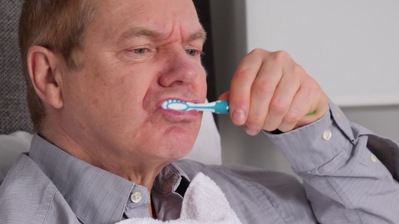 Comment prendre soin d'un dentier