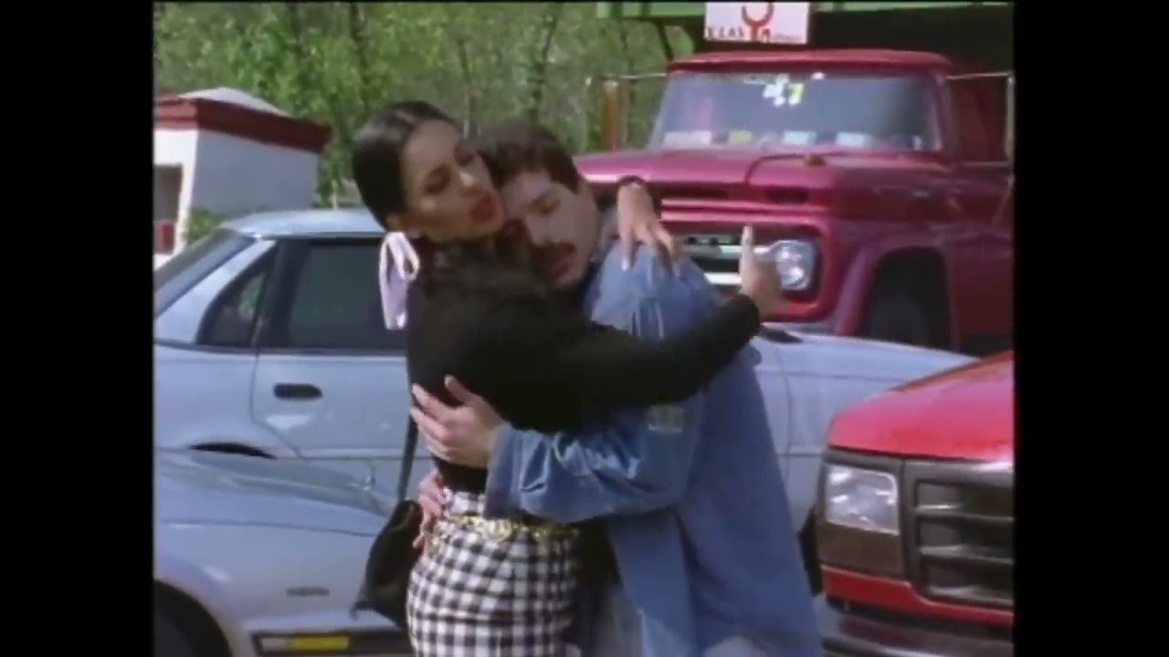 Hug Scene (El Rey De La Azotea)