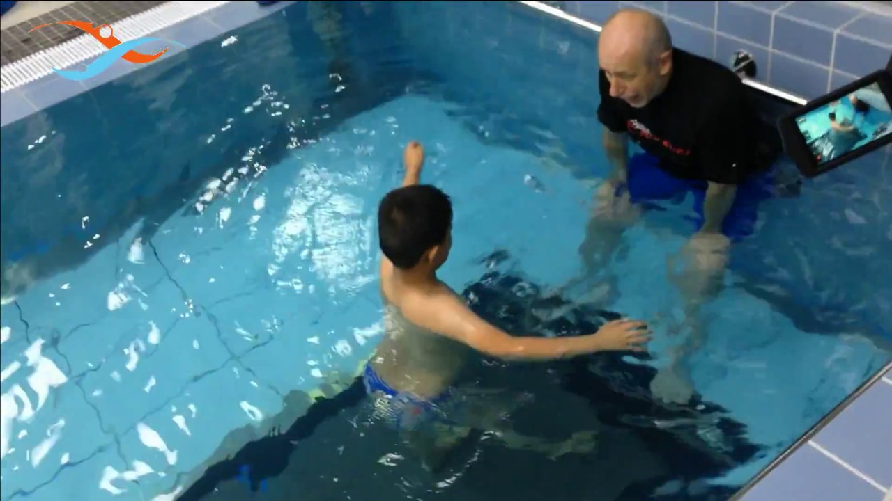EWAC Medical - Handicapped child can walk on underwater treadmill