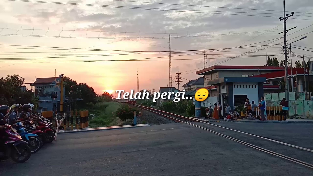 #keretaapi#lagugalau#baper#KADhoho.  Video Kereta + lagu galau Tonton sampai habis pasti sedih