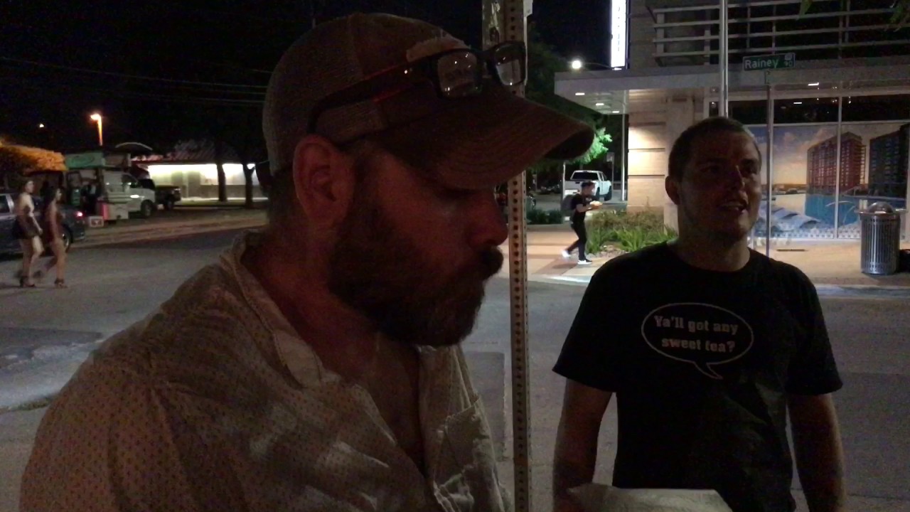 Simon from Neebs Gaming eating a sandwich @ RTX 2017