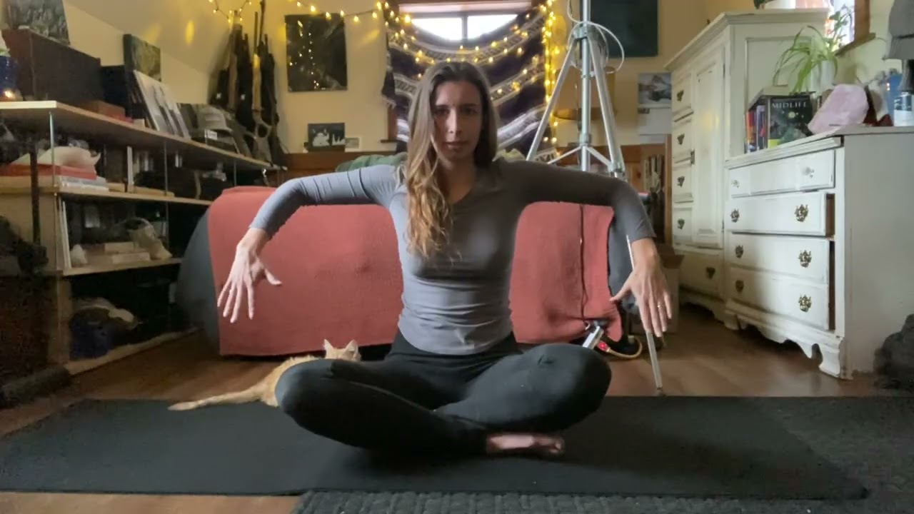 Intermediate yoga with a #kitten 