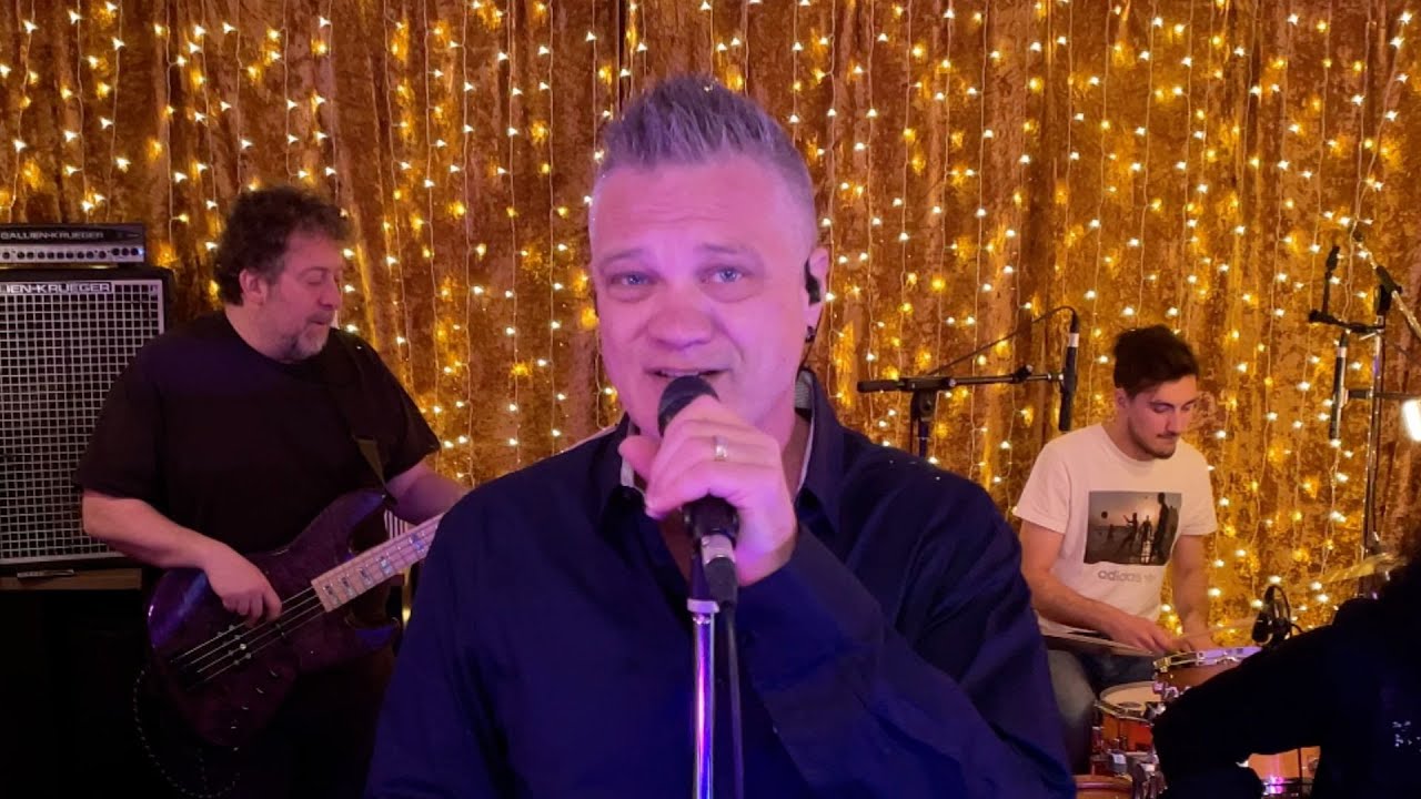'Last Christmas' (Wham) by Sing it Live
