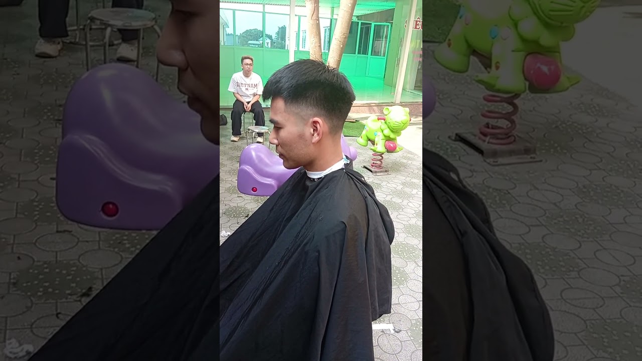 Phong CĐ học kéo cắt tóc nam.