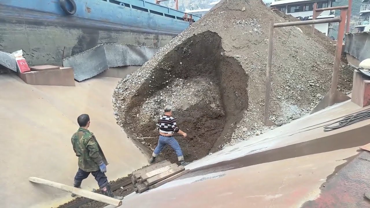 Barge unloading 3600 tons of bauxite ore - Relaxing Flow - Vlog of work on the barge