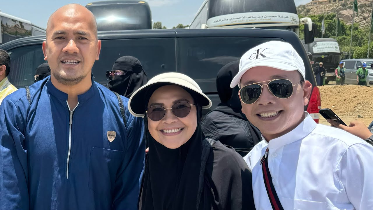KETEMU ORTUNYA AYU TING-TING H AYAH OJAK & HJ UMI KALSUM DI MEKAH