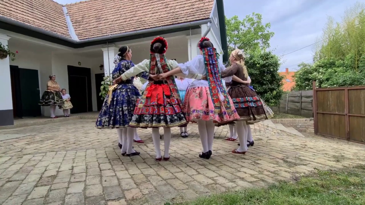 Őcsényi karikázó, Parragh Tanya (2020)