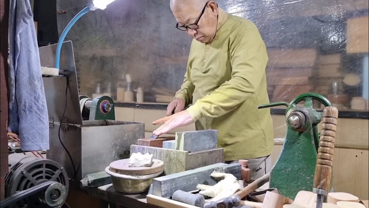 Wood Lathe Crafts Process. Top Master of Wood Craft in Korea