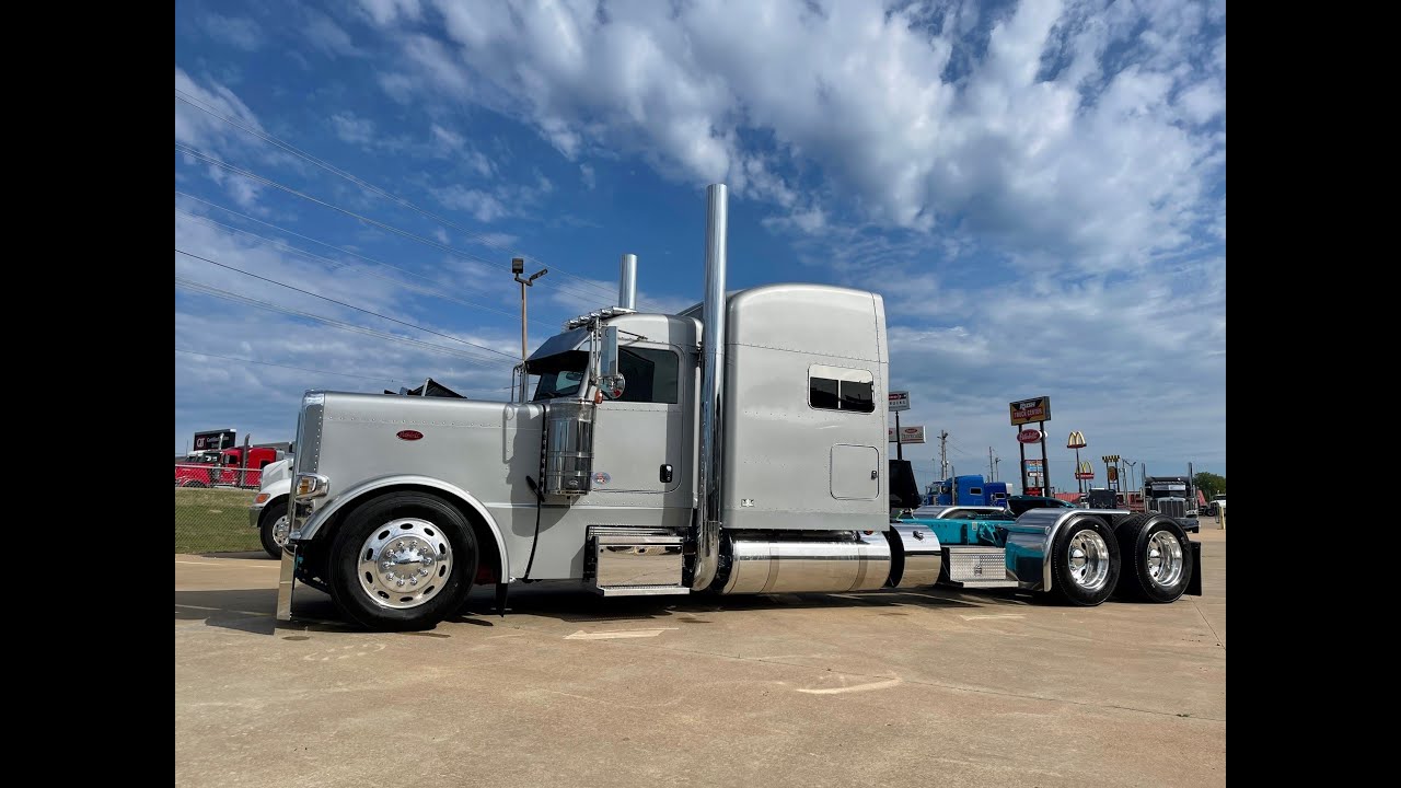 Джейкоб Прайс, новый Peterbilt 2022 года, изготовленный на заказ, левая полоса 389