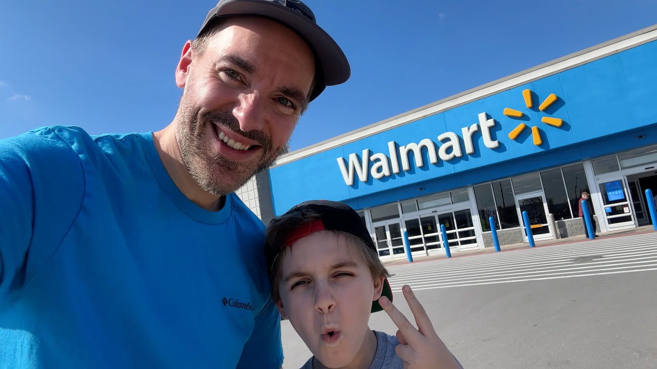 Приключения Грега и Кларка в Walmart