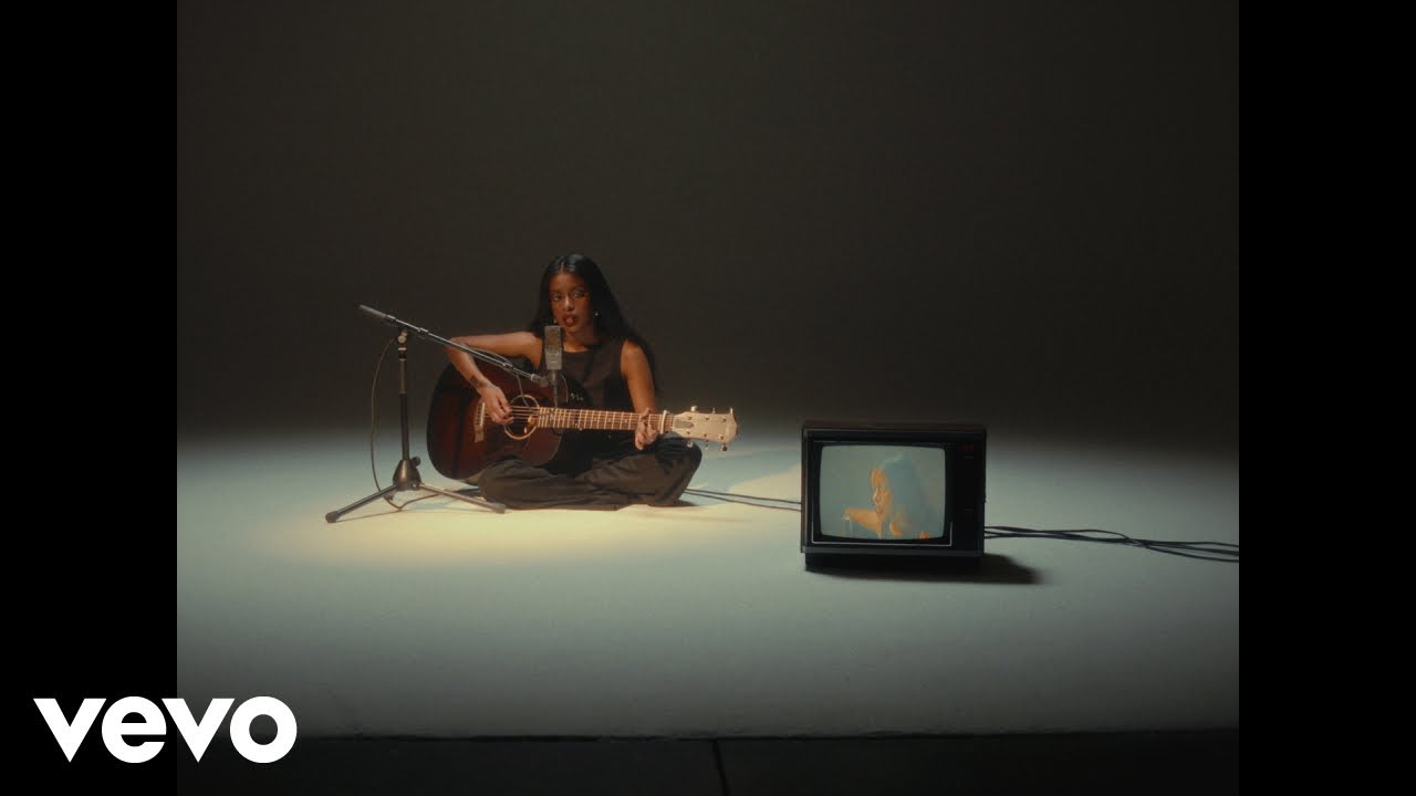 Debbii Dawson - Turn The TV On (Live Performance Video)