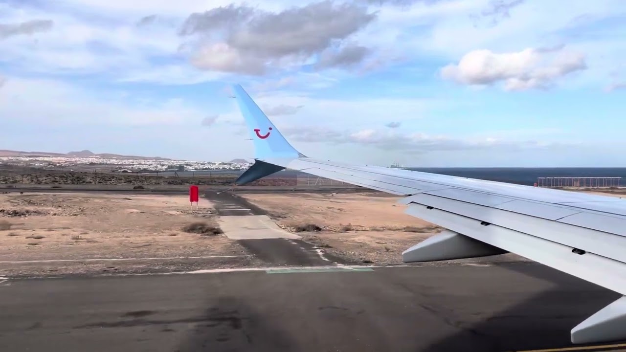 Full takeoff from Fuerteventura to BRS, TUI Boeing 737 Max 8.