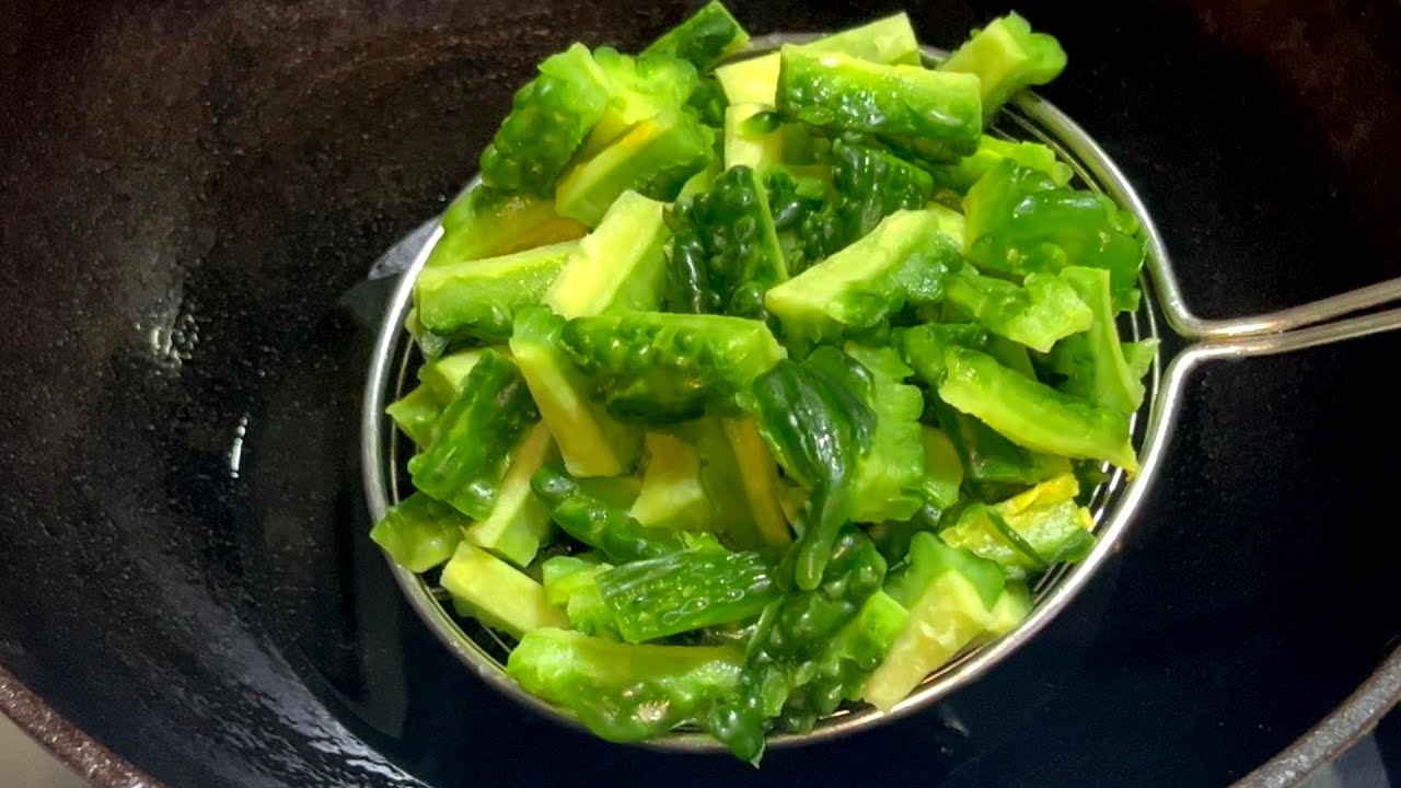 Bitter Gourd Recipe | Delicious Bitter Gourd Side Dish | Quick & Tasty Pavakka Recipe