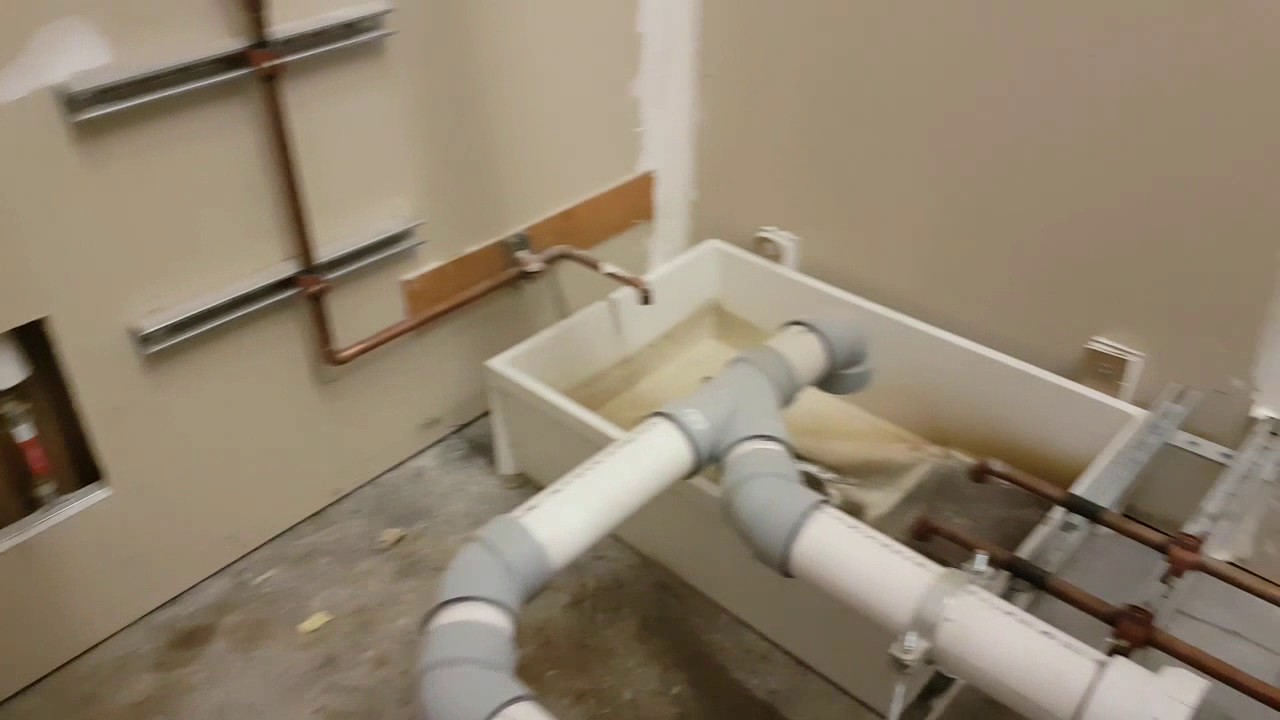 Urban Exploring an abandoned Target store in Metrotown (URBEX)
