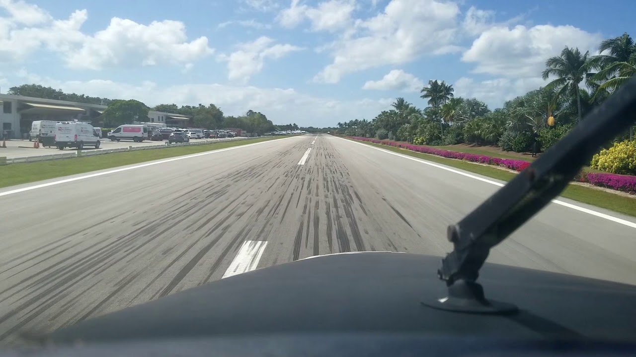 King Air 350 landing Ocean Reef 07FA