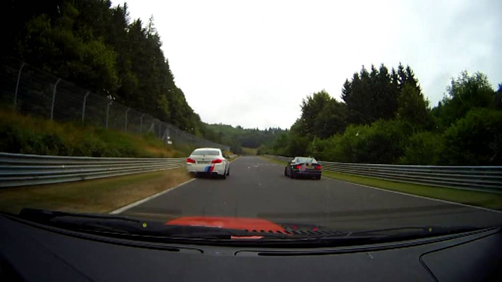 BMW M3 E36 3,2l onboard overtaking BMW M5 F10 RingTaxi - Nordschleife Nürburgring 25.08.2013