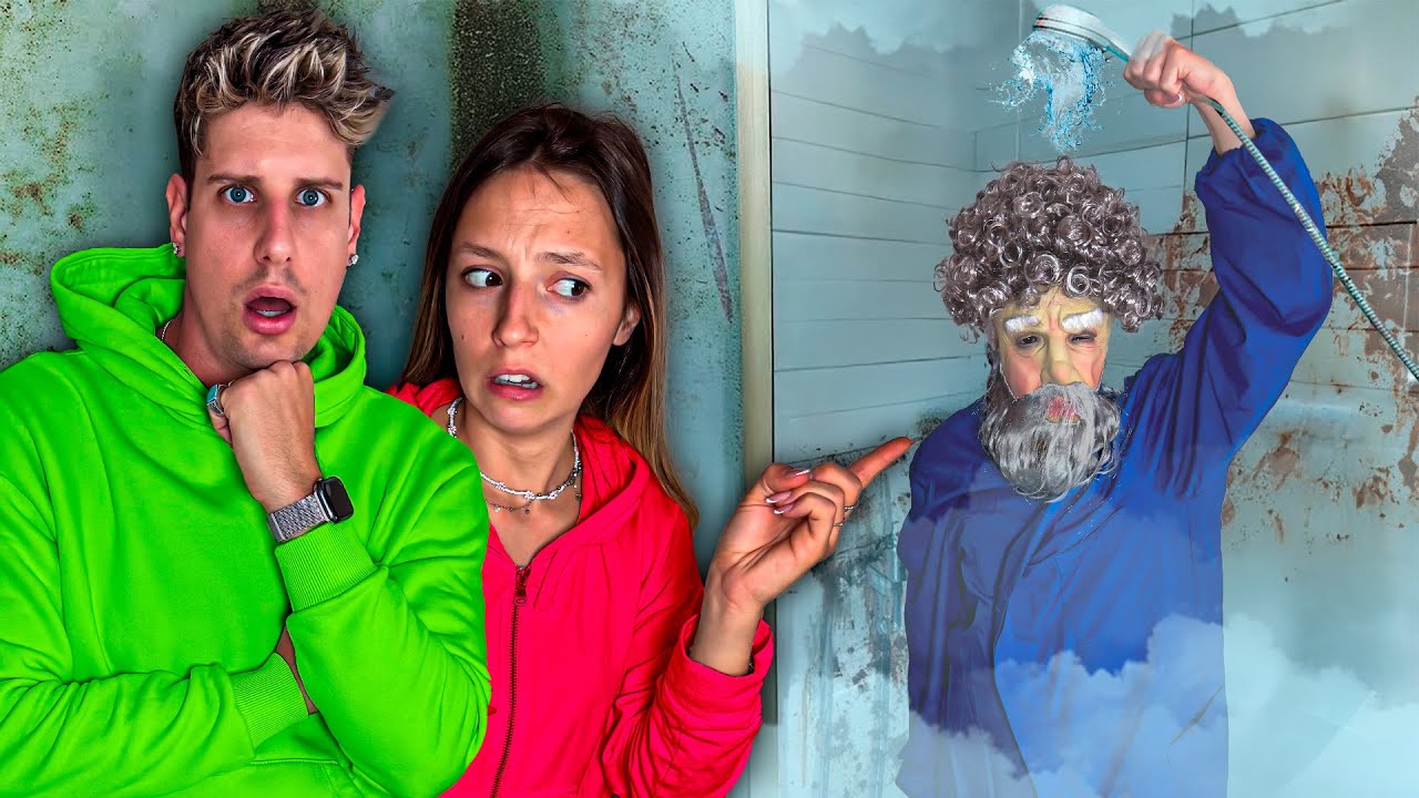 MIKE E LAURA SCOPRE CHE UN PERSONAGGIO MISTERIOSO ENTRA NELLA NOSTRA NUOVA CASA E FA LA DOCCIA!