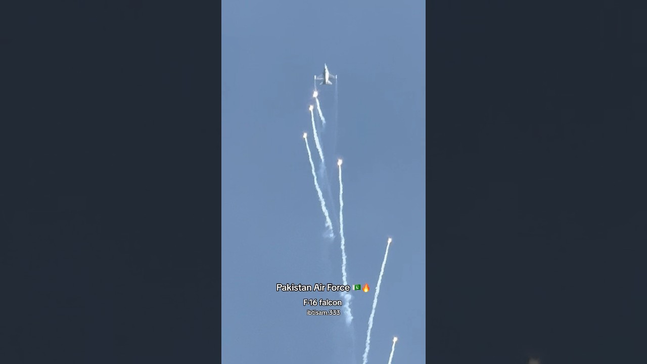F-16 performing vertical rolls 🔥 #aviation #paf #pakistanairforce #f16 #airshow #demo