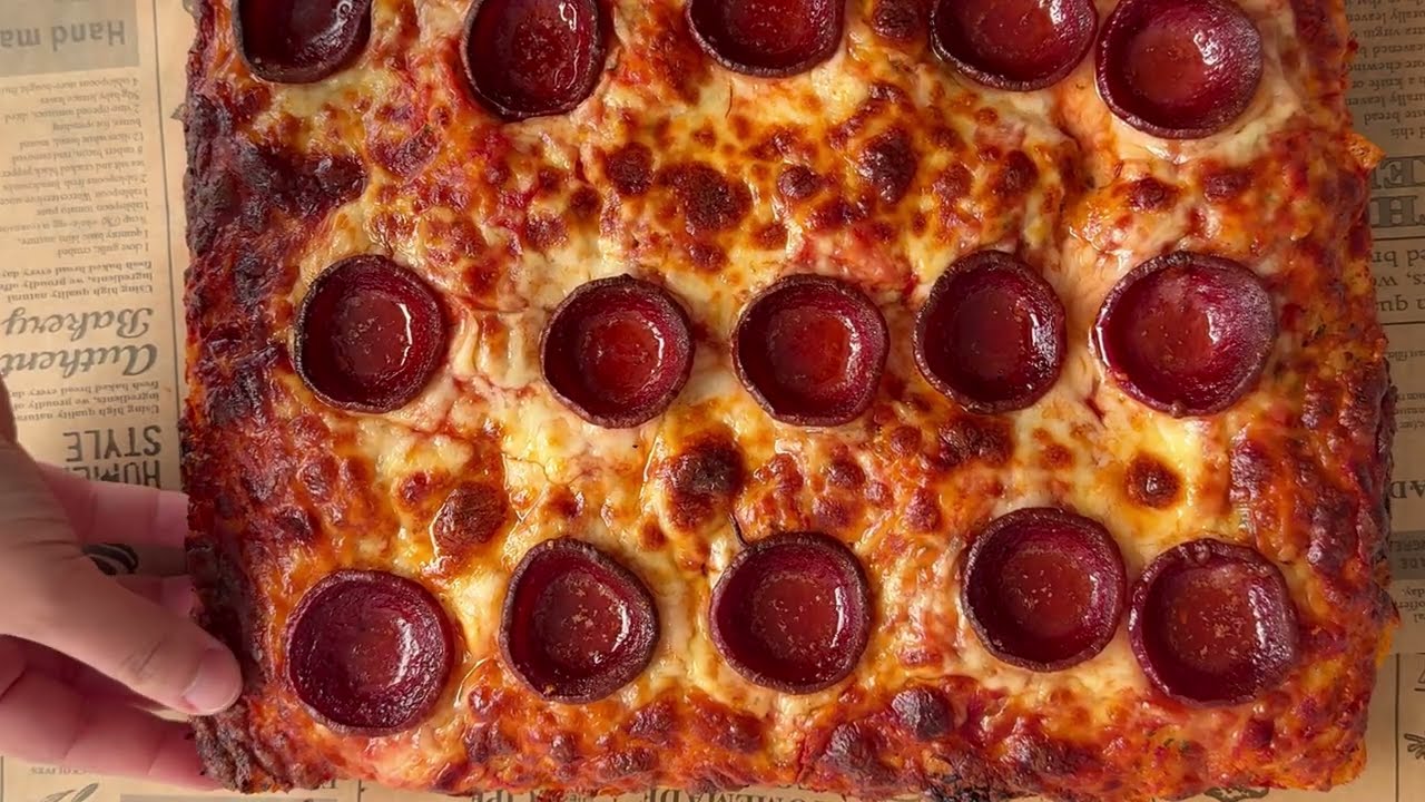 أول مرة أعمل Detroit Pizza في البيت... والنتيجة فوق الخيال! 😱🍕