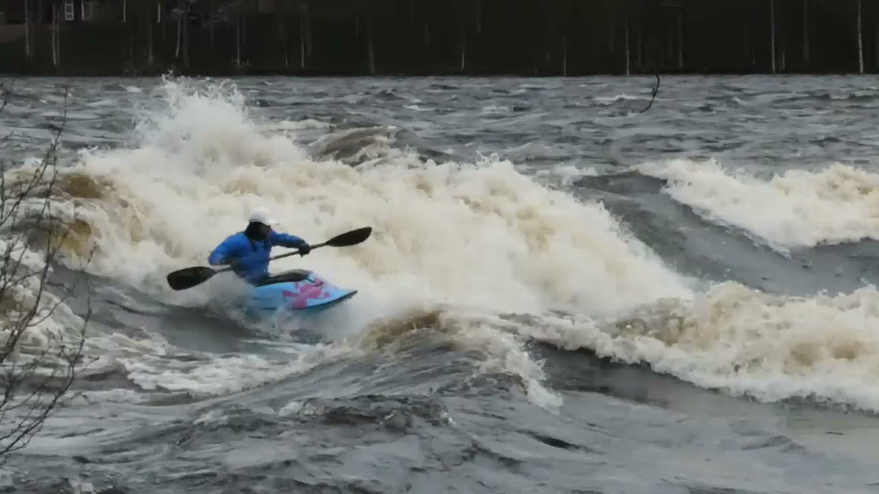 Freestyle kayaking in Finland's spring waves 2021