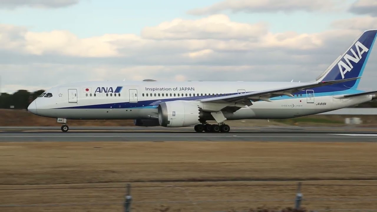 Boeing 787 taking off