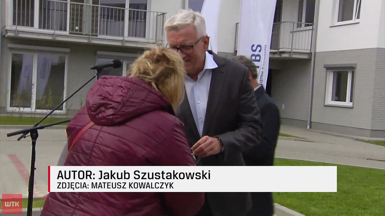 Pierwsi mieszkańcy odebrali dziś klucze do nowych mieszkań PTBS na Strzeszynie