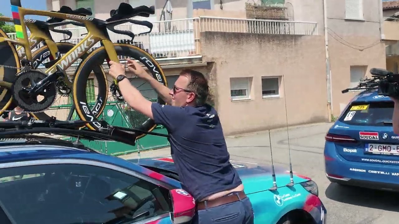 Le vélo de Remco Evenepoel pour le CLM du Dauphiné... et son home trainer