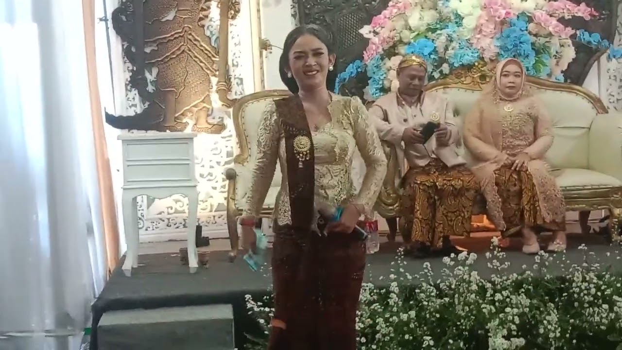 Bos supri nyawer terus. Artisnya cahyo mudho. 