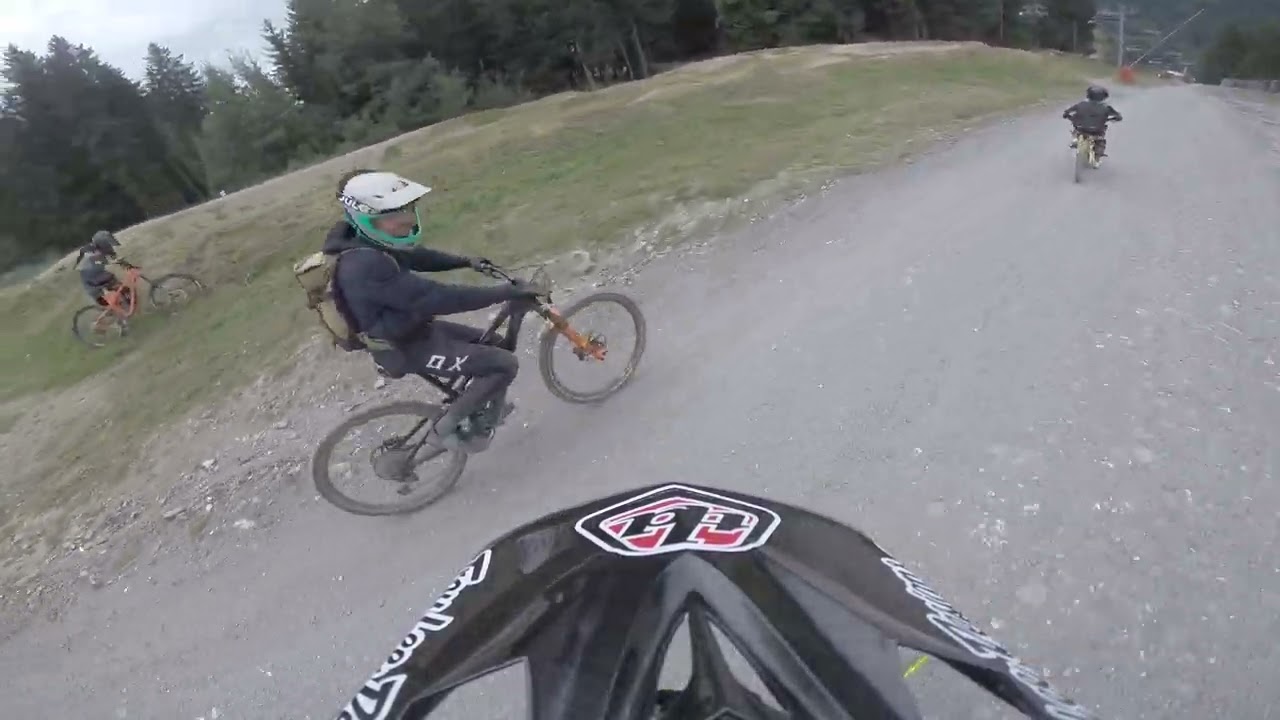 LES GETS BIKEPARK | La Roue Libre part 2 red trail with Nathaniel and Laura