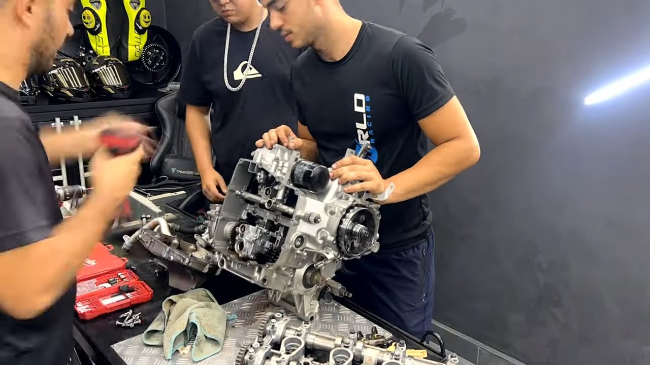DESMONTAMOS O MOTOR DA YAMAHA R1 2016 PRA VER O ESTRAGO =/