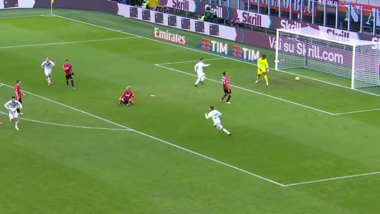 Scamacca Eurogol contro il Milan #shorts #calcio #scamacca #sassuolo
