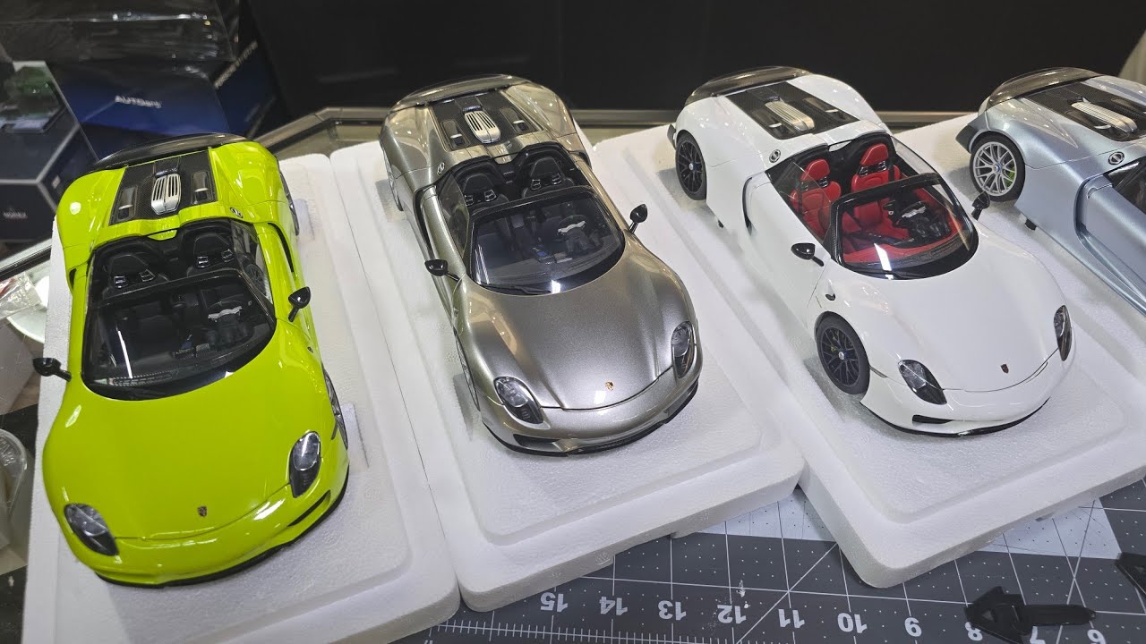 Checking Out The NEW Autoart Porsche 918!