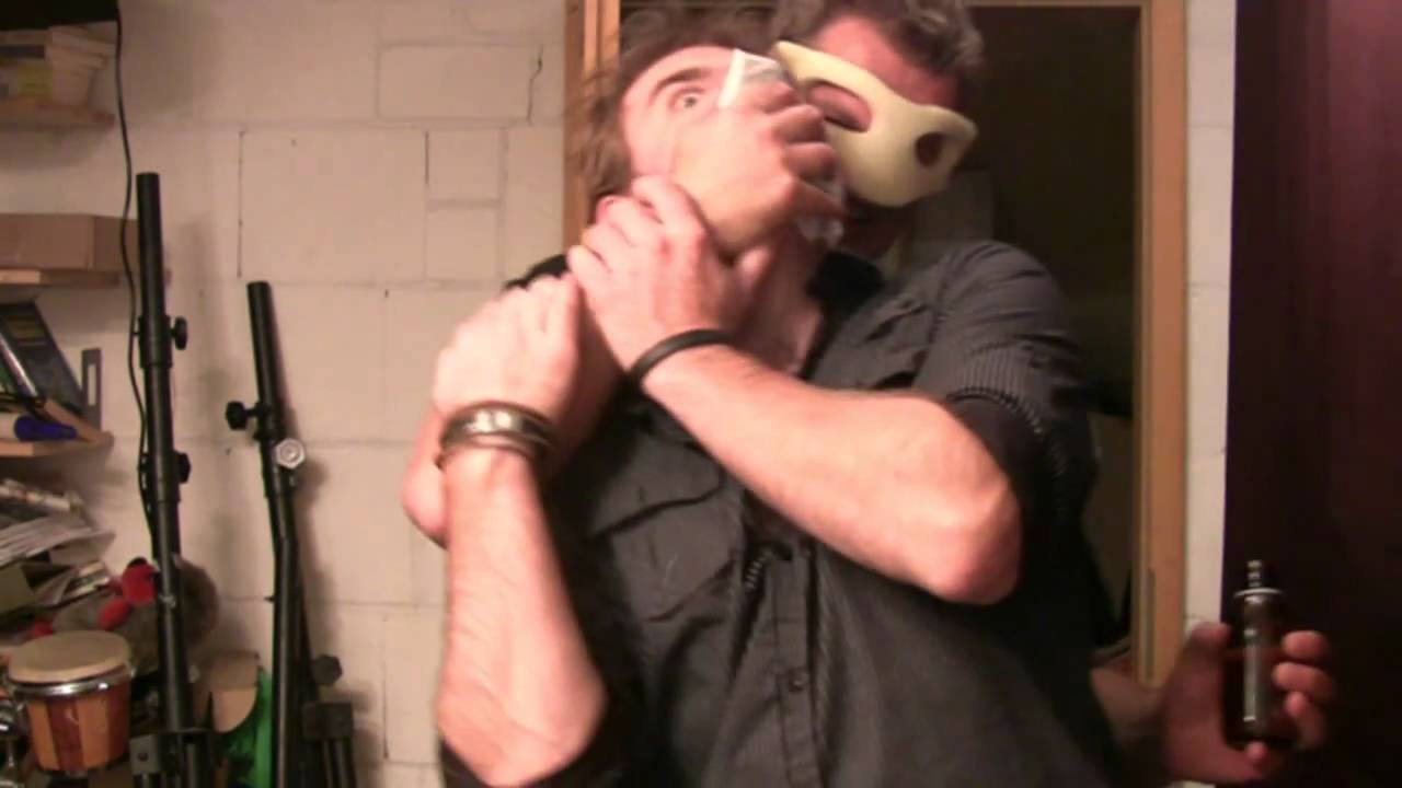 Tom Becker clip 1: Der Mann mit der Maske