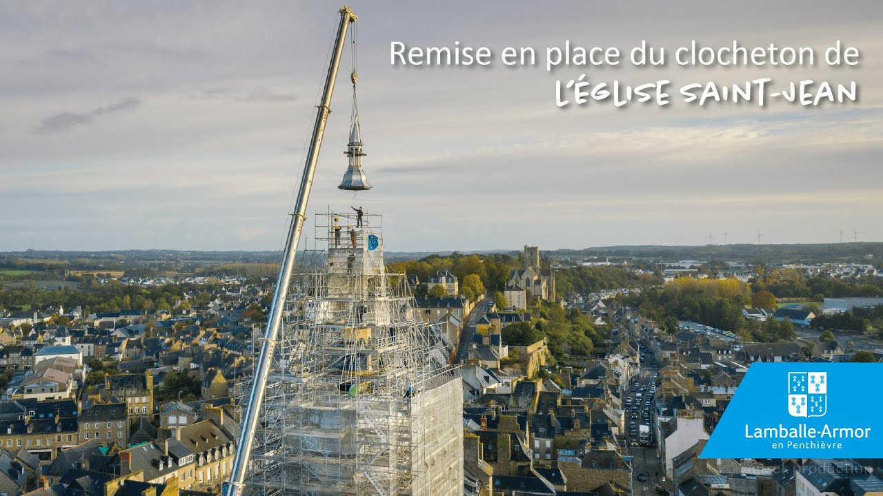 Remise en place du clocheton de l'église Saint-Jean à Lamballe-Armor