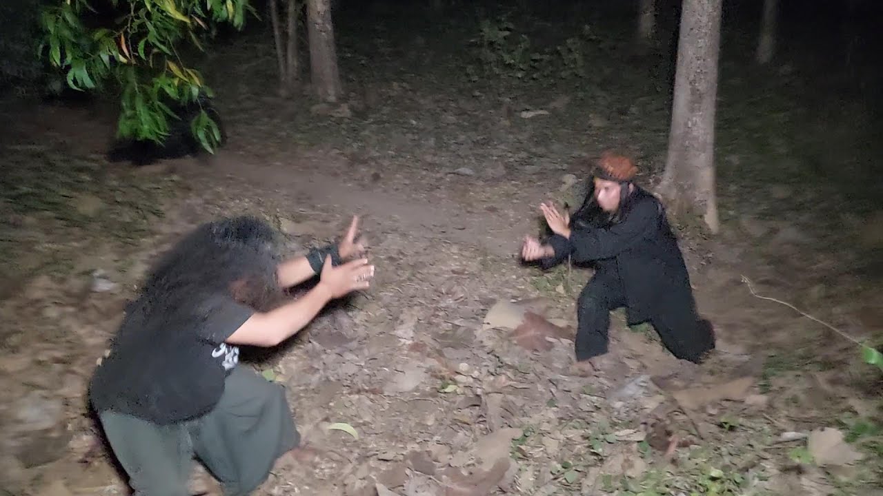 PERT4RUNG4N 3 DUKVN S4NT3T KI SUROTO KI MENGGOLO... KERAMIK SEDAN PETI MAKAM KUNTILANAK
