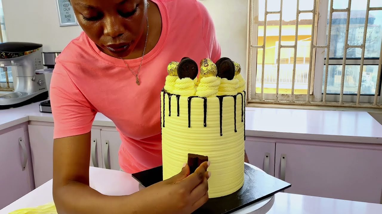 HOW TO COVER A BUTTERCREAM CHOCOLATE DRIP CAKE with me/ Cake Decorating Ideas