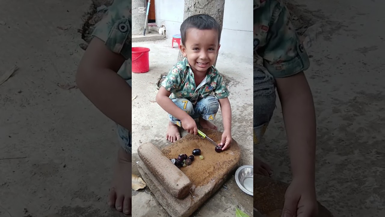আয়াত আজ আগুর মাখা করতেছে 😋😋😋
