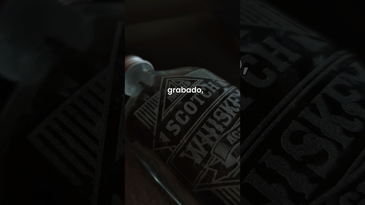 &iexcl;Grabado de vidrio en botellas, vasos y m&aacute;s! Es la cortadora l&aacute;ser #FLUX #beamo ✨ #grabadolaser