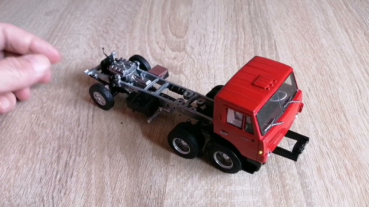 Абсолютно новая версия сборки автокрана КС-3575 : тележка, кардан, кабина, силовая лебедка крюка.
