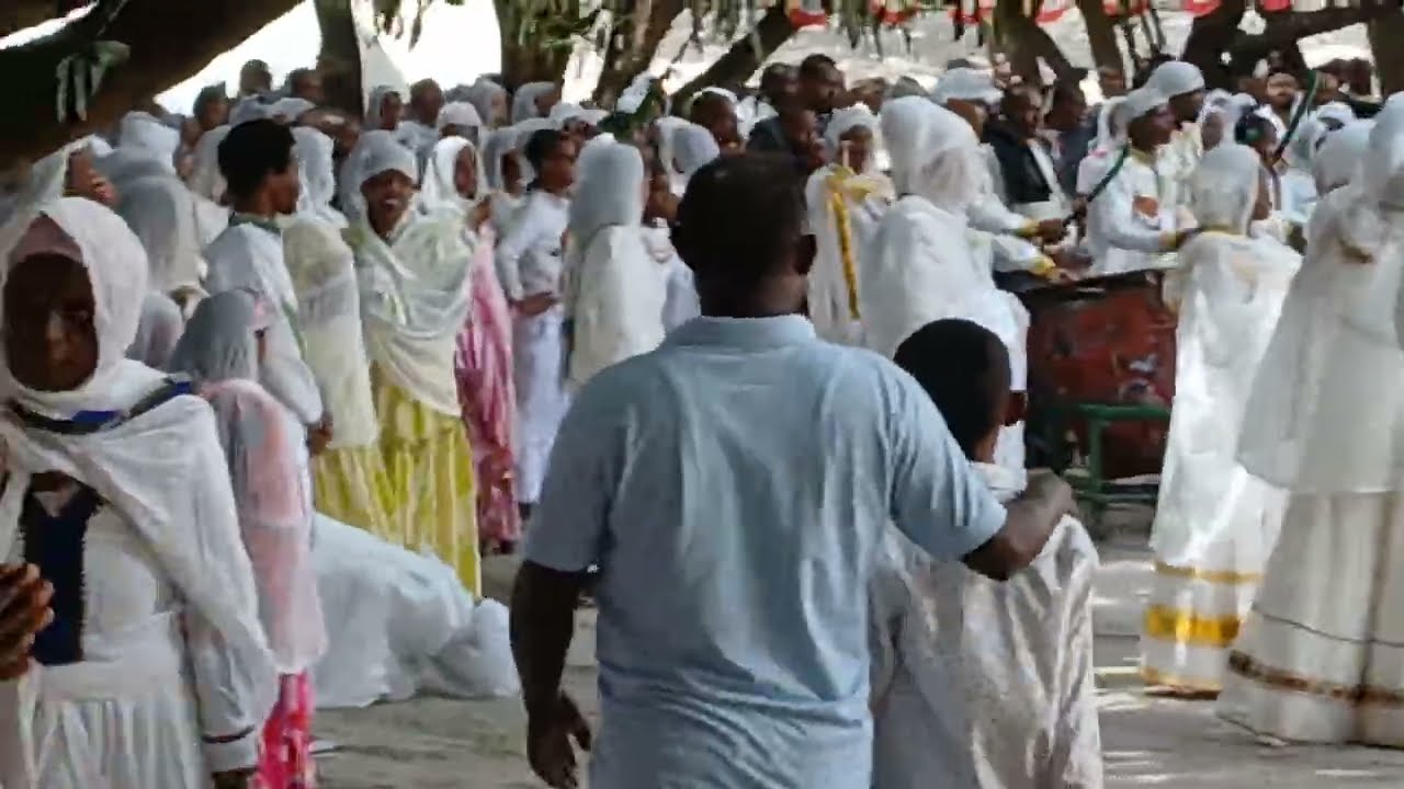 ጥር 11/2018 ዓ.ም  የአቃቂ መንበረ ህይወት መድኅኔዓለም ቤተ ክርስቲያኝ ታቦታቲ ከጥምቀት ወደ መንበረ ክብራቸው እየተመለሱ