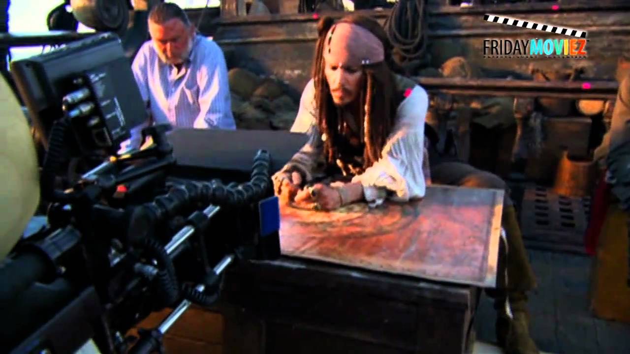 Johnny Depp keeps 'Pirates' crew warm