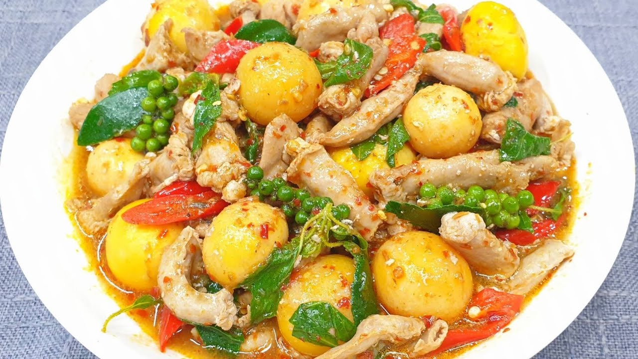 #ผัดเผ็ดพวงไข่อ่อน ไม่ลองไม่รู้ ว่ามันเด็ดมากๆ  อร่อยถึงเครื่องมาก ทานข้าวร้อนๆ ไข่สักฟอง หืมสุดยอด