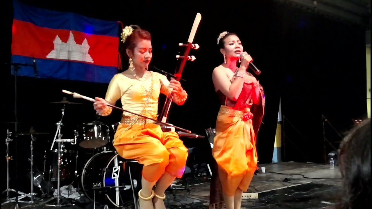 Khat Sokhim & Khat Soursdey - ខាត់ សួស្តី  Khmer traditional song